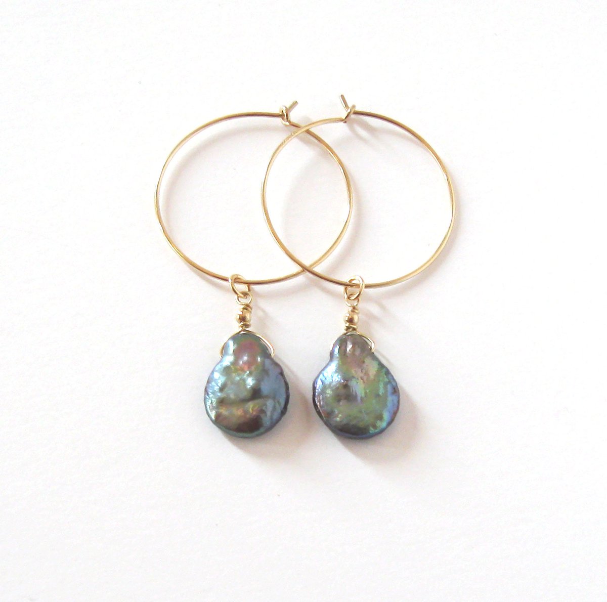 sendinglovegems's tweet image. Rainbow Pearl Hoops, Freshwater Teardrop Dangles on Gold Filled Large 26mm Hoop, Modern Pearl Earrings etsy.me/2FtWX1D #jetteam #giftforwomen