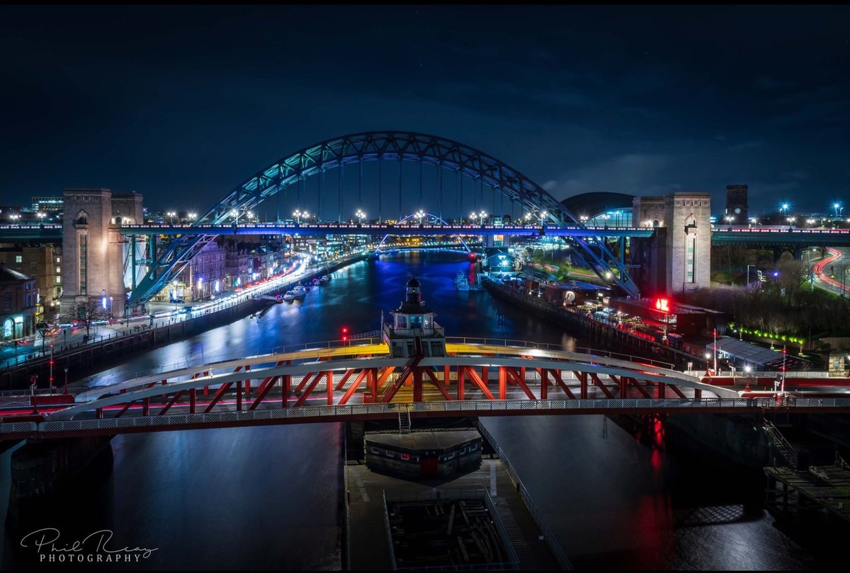 PhilReayPhotos's tweet photo. Newcastle quayside and the River Tyne at night. Best place on earth…but I’m biased 😂 #newcastle #quayside #bestplaceonearth #lights #bridge #river https://t.co/IEkwELKVzP