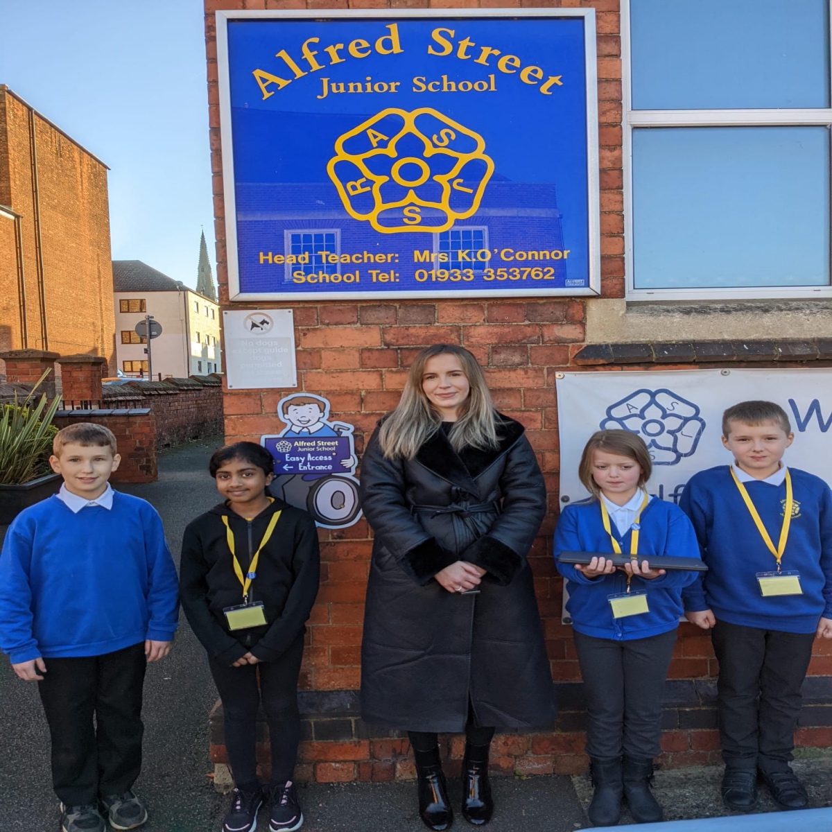 Agents_Giving's tweet photo. Great to see another computer donation to #AlfredStreetJuniorSchool by @RichardJamesEA #Rushden for the #ComputerForSchools organised by @stephenbrown54 supported by @Agents_Giving See more here to support & donate to get all children connected https://t.co/jPGgglR9tE https://t.co/FBD5e3k1WZ