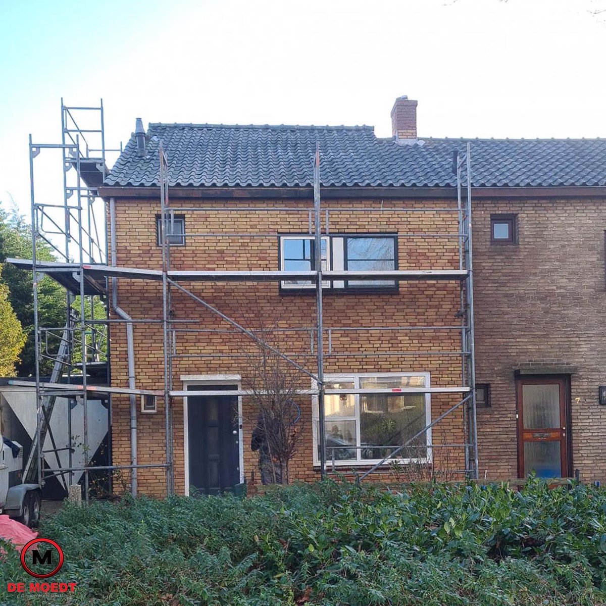 DeMoedtGevels's tweet photo. Deze woning aan de Druivenstraat is weer helemaal schoon, binnenkort gaan we de woning voegen!

#demoedtgevelspecialist #demoedt #gevelspecialist #gevelreiniging #gevelrestauratie #voegwerken #stoomcleanen #naaldwijk #westland https://t.co/tNCat6zKmb