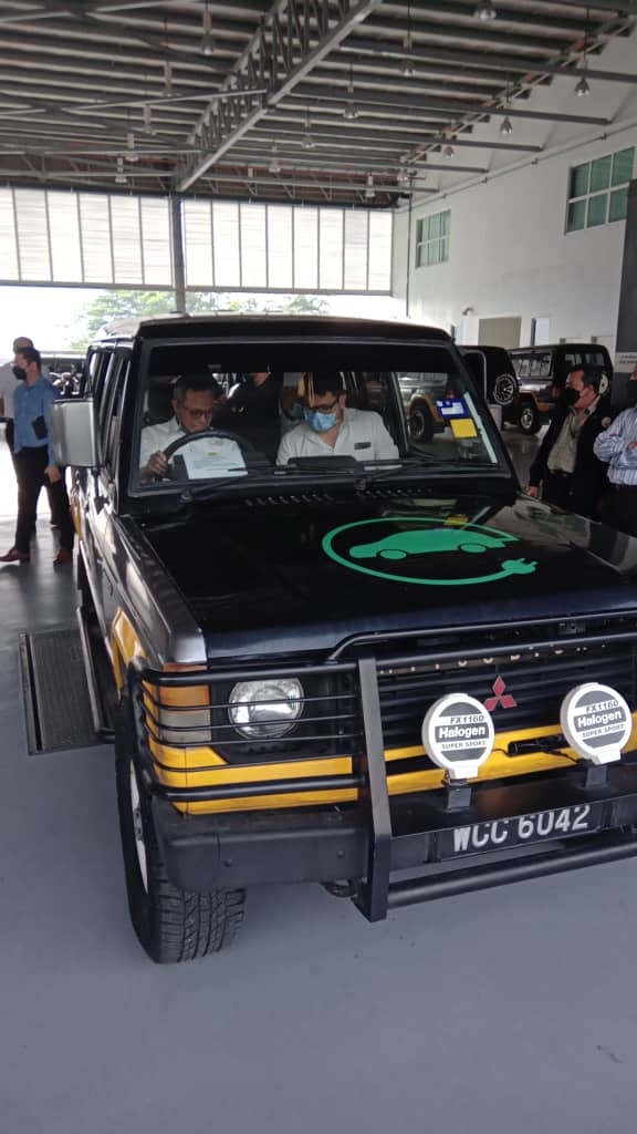 JKRWoksyop's tweet photo. PROJEK PELAKSANAAN ELECTRIC VEHICLE CONVERSION (EVC) JKR

Sesi Pengujian Prototype EVC Fasa 1. Projek EVC Jabatan Kerja Raya telah disempurnakan oleh YBhg. Dato' Ir @habbali_ibrahim TKP Kerja Raya (Sektor Bangunan) &amp; turut dihadiri oleh P.Kanan CKM &amp; P.Kanan CKE. https://t.co/7ACRHMqWQV