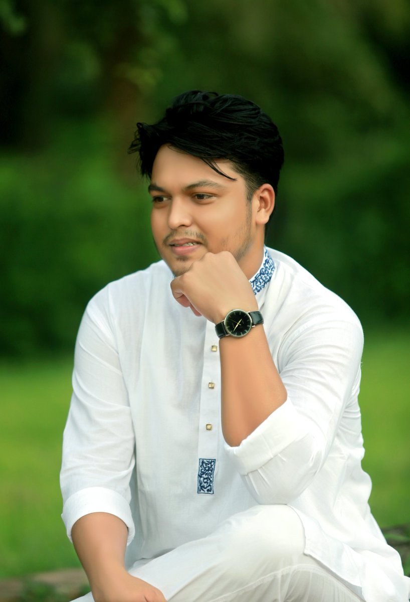 HasanHawlader18's tweet photo. Beauty is power; a smile is its sword.😊 https://t.co/nFDLvv14Nq