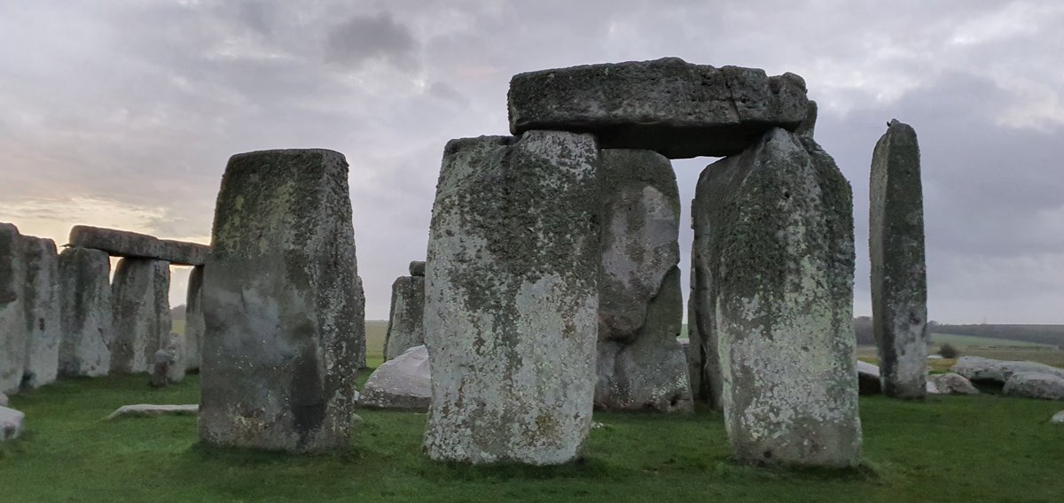 Sunrise at Stonehenge today (25th January) was at 7.53am, sunset is at 4.45pm ☁️