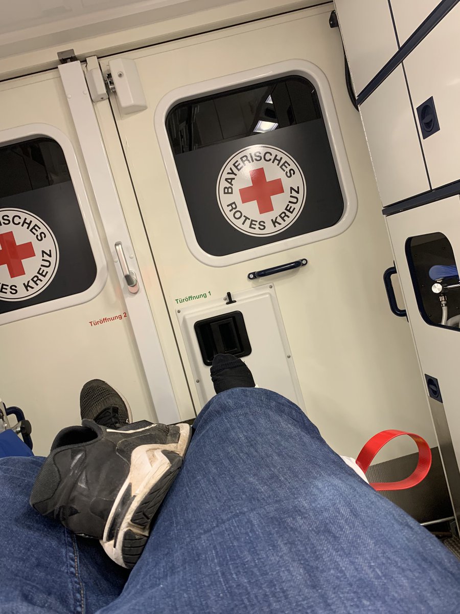 kronos_3557's tweet photo. Erstmal auf Schulung austesten was das Bayerische Rote Kreuz so drauf hat 😂🤙🏽🙈 https://t.co/K0SSWjMmWE
