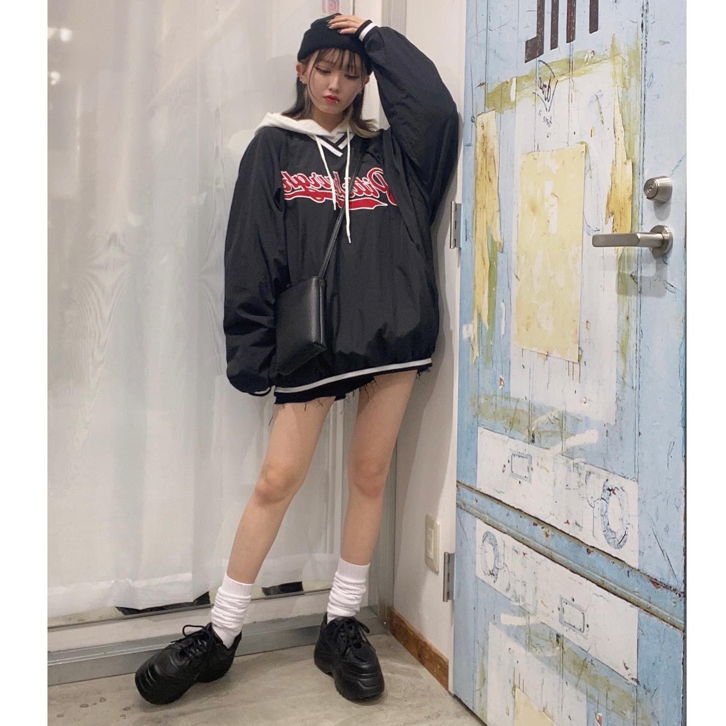 Wego 沖縄エリア 那覇メインプレイス ストリートファッション ルーズソックスのコーデ紹介です ルーズソックスはスカートとはもちろん ショートパンツとも相性抜群なんです T Co Rjoua2nzpl Twitter