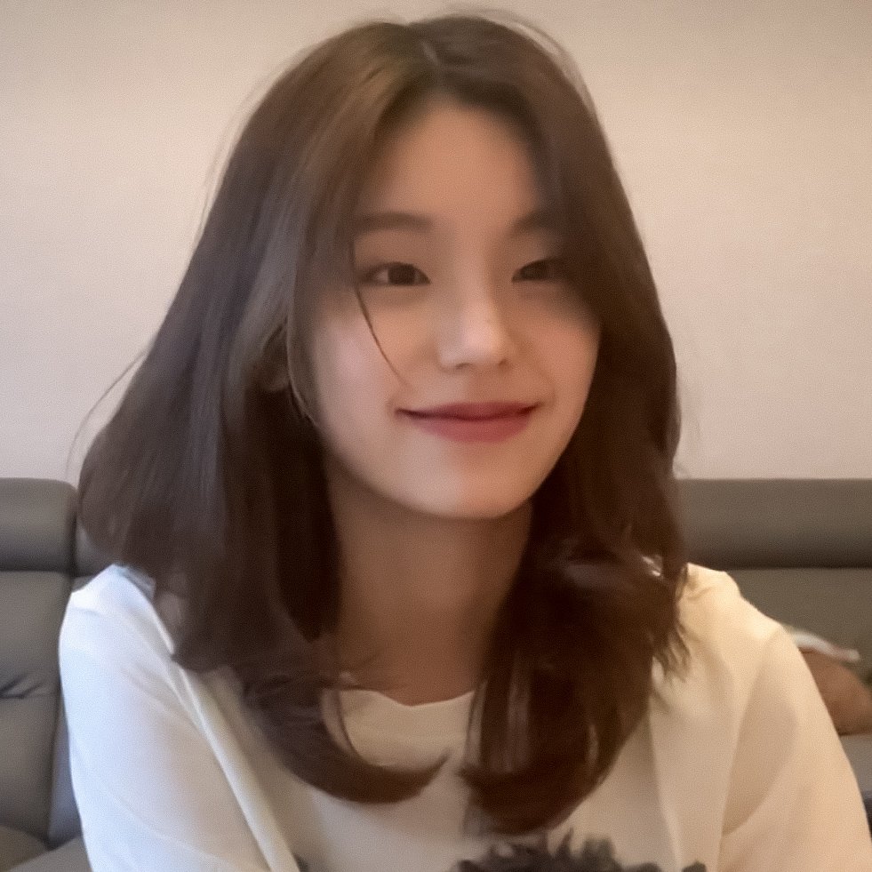 RYEJIF1LM's tweet photo. this ryujin                with                this yeji https://t.co/yEE4bk2HJM