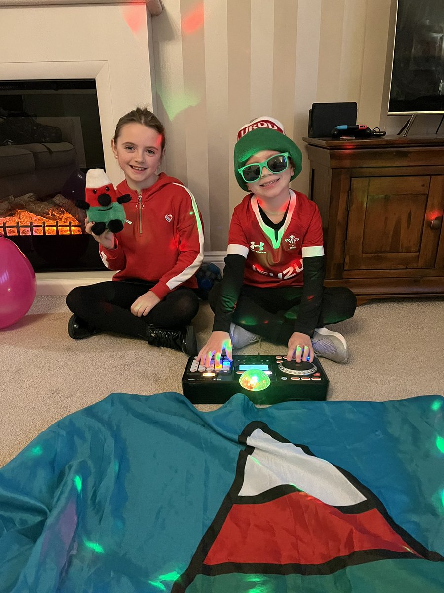 l88wry's tweet photo. 🥳🥳Penblwydd Hapus @Urdd 🥳🥳#urdd100 #urdd2022 #penblwyddhapus https://t.co/HGUX46ra0X