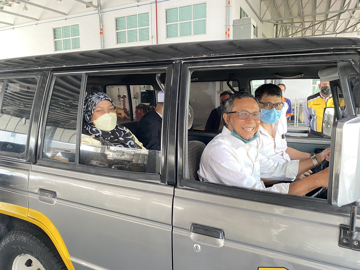 Sesi Pengujian Prototype Electric Vehicle Conversion (EVC) Fasa 1 telah disempurnakan oleh TKPKR YBhg. Dato' Ir Haji Habbali bin Ibrahim bersama Pengarah Kanan CKE <a href="/BtHanizan/">hanizan bt Shaffii</a> &amp; Pengarah Kanan CKM <a href="/IrZulkifli3/">Ir Zulkifli Abdul Rashad</a> di <a href="/JKRWoksyop/">JKR Bahagian Perkhidmatan Mekanikal</a>