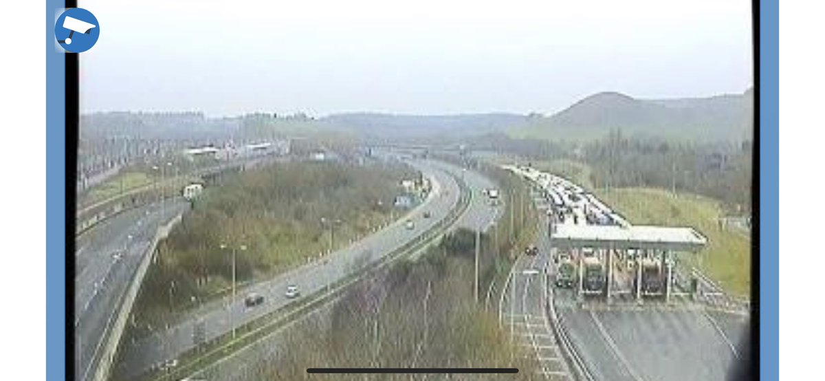 vanmaneuro's tweet photo. Nothing to see here then . M20 closed at tunnels on to A20 because of operation TAP again - I’ll take a wild punt and guess it’ll take HOURS to get on a ferry again today . Hours . Train looks packed as well https://t.co/lg9H2mKaDP