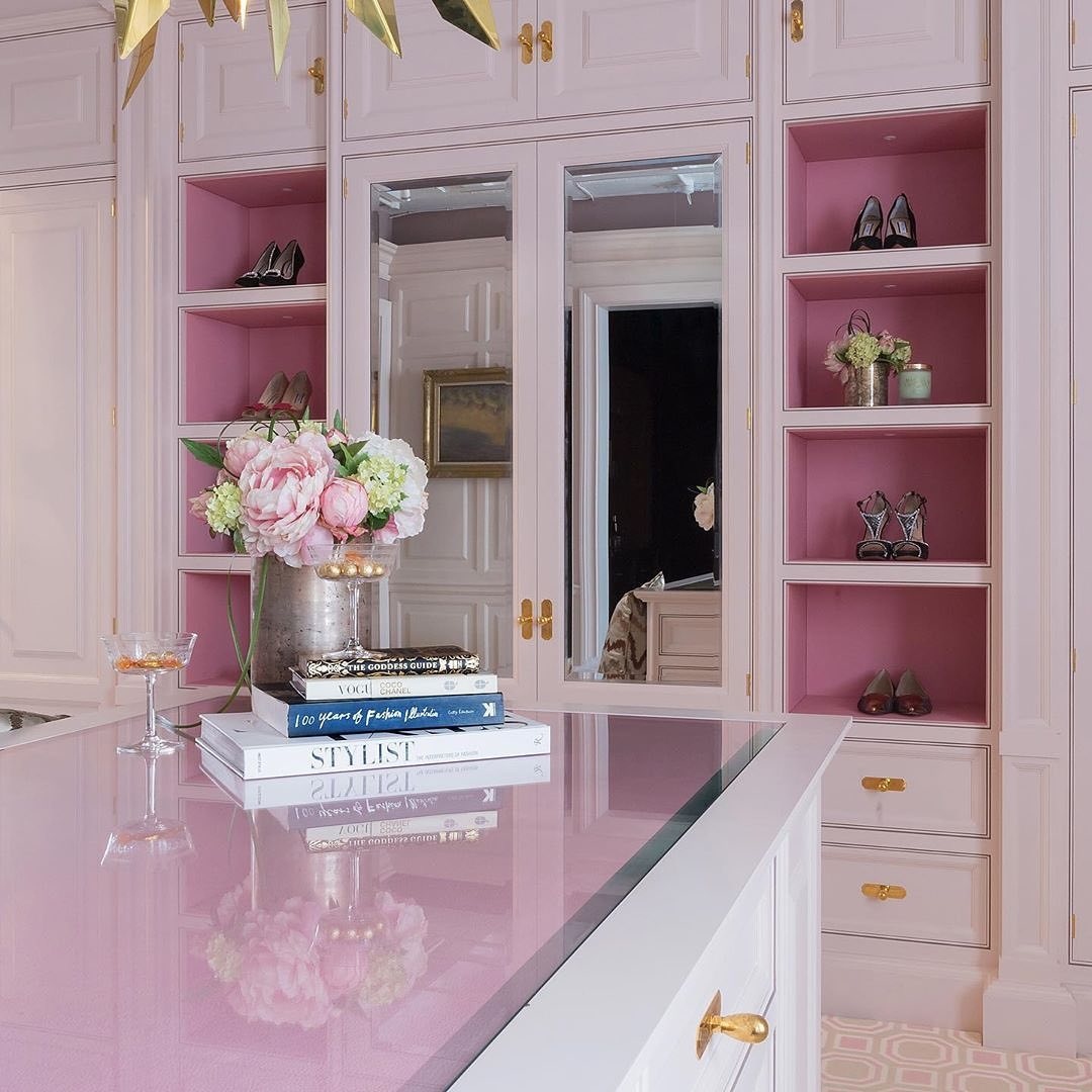 Let’s go pink! Shall we!? Love the idea of embracing such a loving color. Makes your heart warm up just a bit, doesn’t it!!?? 💕💕

Project &amp; by 📸: @christopherpeacock

#thevibrantinterior #andreaschumacherinteriordesign #denverinteriordesigner #santabarbarainteriordesigner