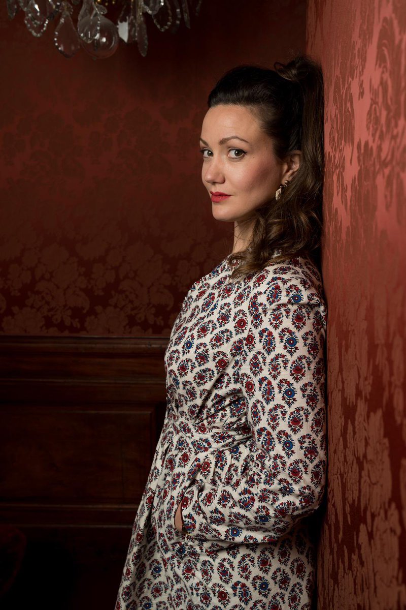 juliefuchssop's tweet photo. J’adore #Paris et j’adore poser devant les tapisseries de l’@Opera_Comique. Mais ce que je préfère c’est enfiler ma petite robe #SOULEIADO ne et mine de rien, me sentir à la maison.
Vive le sud et vive les belles marques françaises. 🇫🇷❤️
📸: @edouardbrane for #operamagazine https://t.co/5joZ5XFK0o