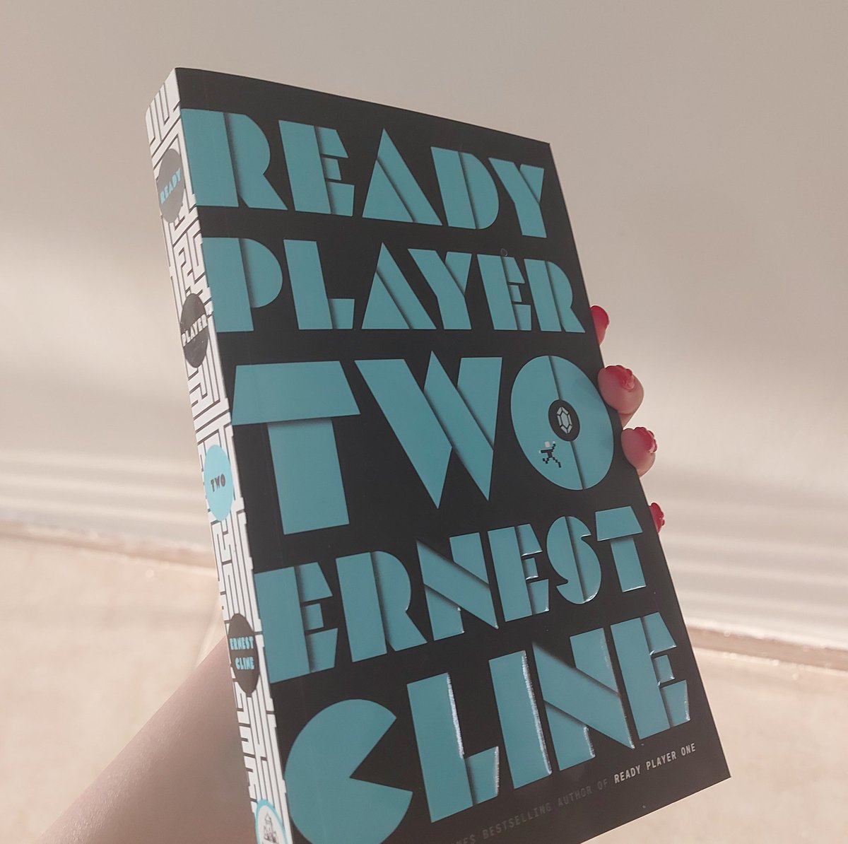 I've started reading Ready player two and it's just not doing it for me!!! It's annoying cuz i really loved the first book; it was actually in my top 5 https://t.co/LToQkc9jZJ