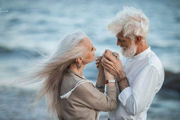 ليسَ عَيباً ؛ 

💞أنْ يَتعلمْ الرجُل مِنْ قَلبْ الأنثَى أشيَاءً تَجعله أكثَر لُطف وَرقـہ ..