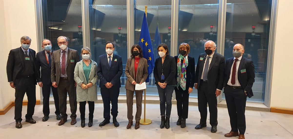 Las industrias 🇪🇸 y 🇮🇹 hemos trasladado a la Dirección General de Competencia nuestras propuestas para abordar la descarbonización

📌Necesitamos un marco que permita ayudas compensatorias a nivel nacional para industrias con dificultad para alcanzar los objetivos de la UE