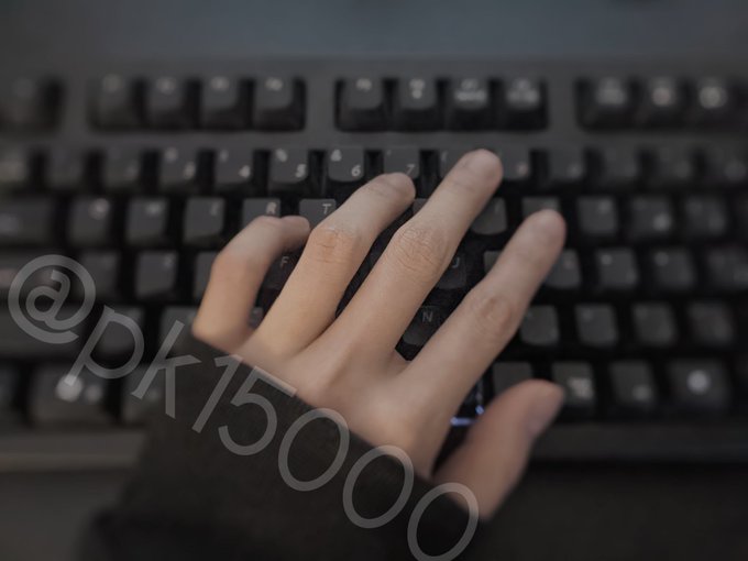 仕事中。  #手フェチ #誰かの性癖に刺され https://t.co/gnsow7NGiz<a href="/tag/%E6%89%8B%E3%83%95%E3%82%A7%E3%83%81"class="tags">#手フェチ</a><a href="/tag/%E8%AA%B0%E3%81%8B%E3%81%AE%E6%80%A7%E7%99%96%E3%81%AB%E5%88%BA%E3%81%95%E3%82%8C"class="tags">#誰かの性癖に刺され</a>