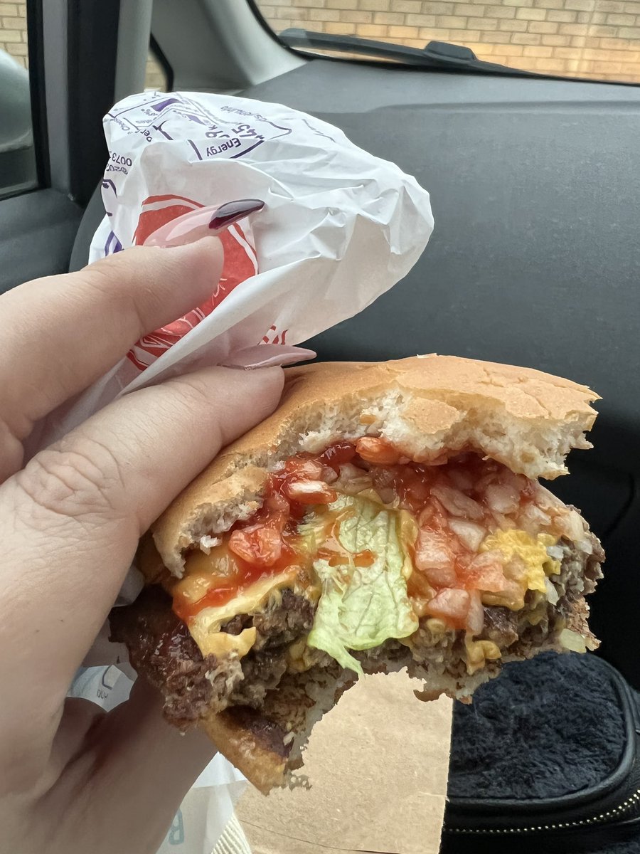 rooroowhitty's tweet photo. @McDonaldsUK trying to say I need to be on a diet lol https://t.co/41aD5hNYqL