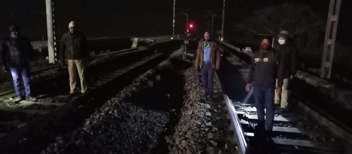 SiliguriGRP's tweet photo. REPUBLIC DAY 2022
As part of the preparation with regards to Republic Day Eve, track patrolling,Railway Platforms checking and track checking by various GRPSs team under Siliguri GRP District. https://t.co/cdESMMgDN1