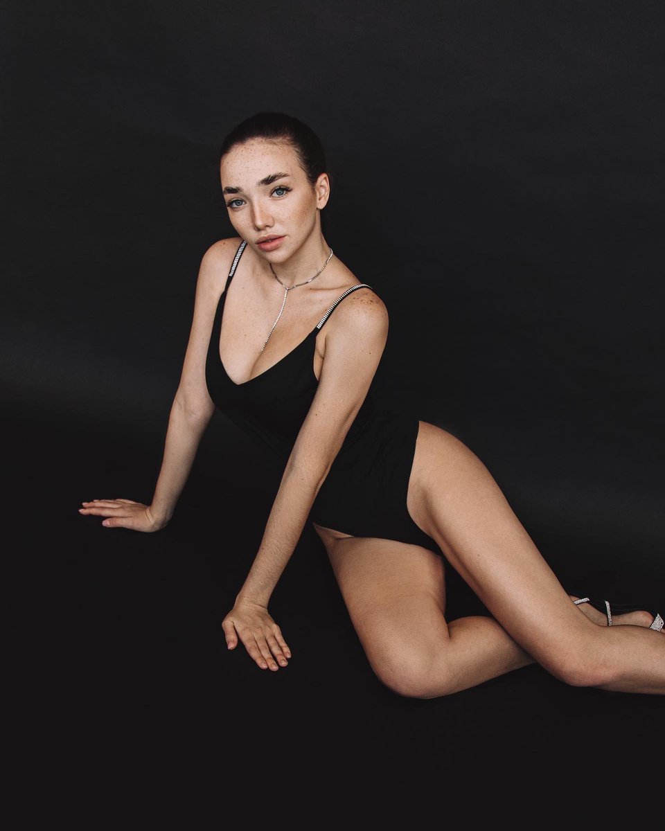 stacy_model tweet media