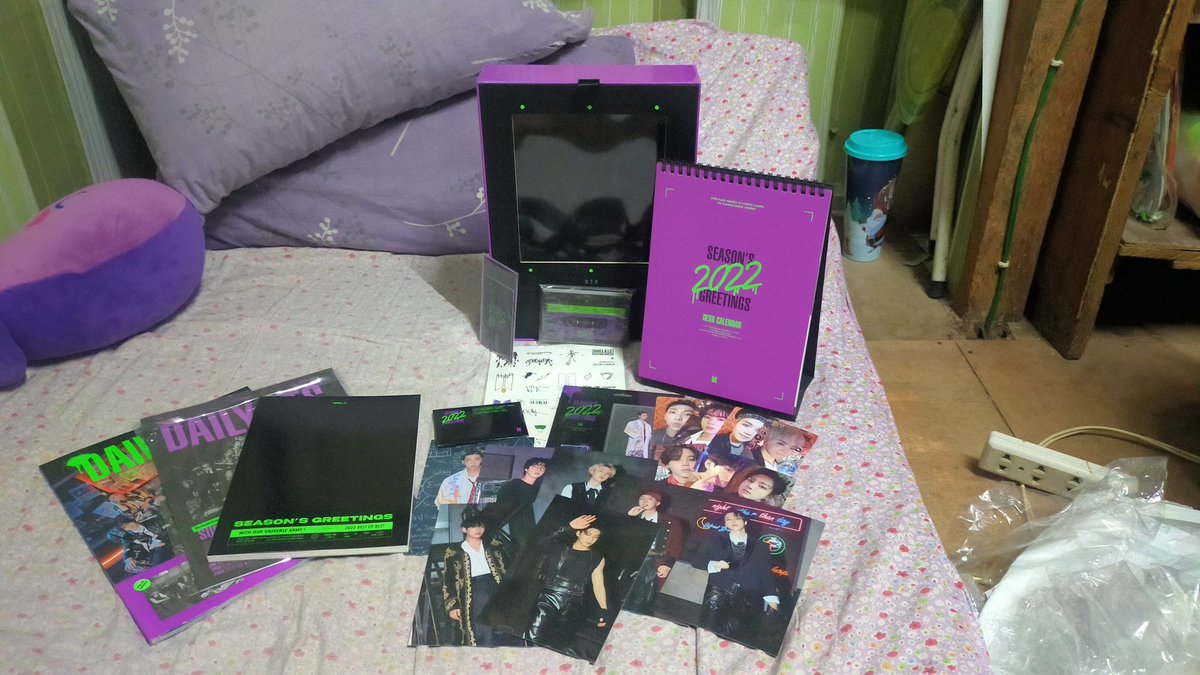 iamrevelene's tweet photo. The supposedly Christmas gifts for myself came home huhuu 
Thank you @bsidemarket for this. Huhu love you for taking care or my merch. Happy 1 year Po ulit. 
#bside_feedback

Thank you sa Freebies Po hehehe https://t.co/UrcalAWzQ9
