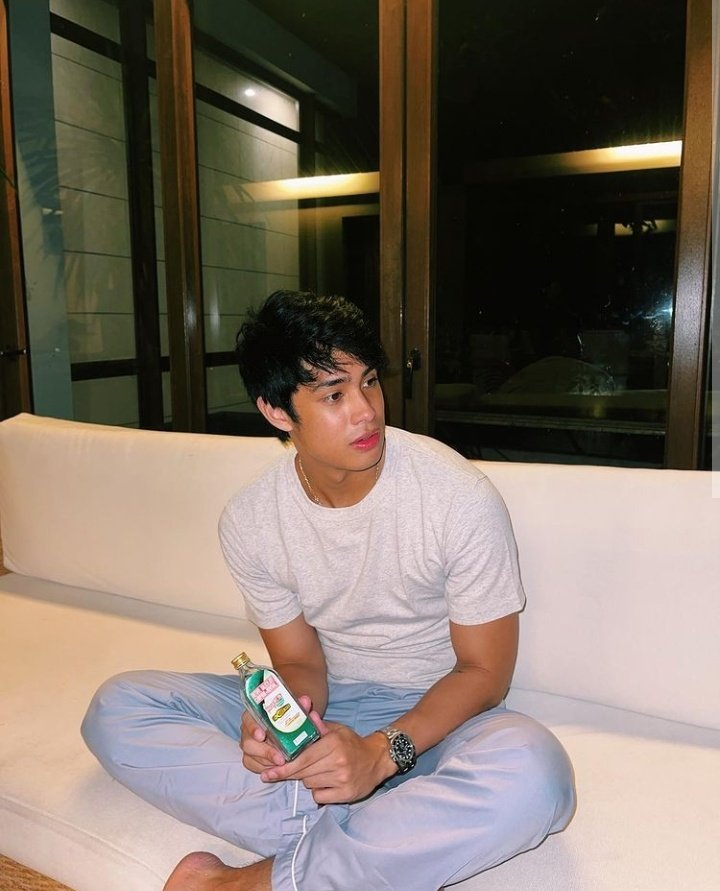 DONATORSPH's tweet photo. Naka-efficascent na ba lahat? :)

MODELxENDORSER DONNY

#DonnyPangilinan 
#RoadToTwentyFourWithDONNY https://t.co/A8CKUMXBGN