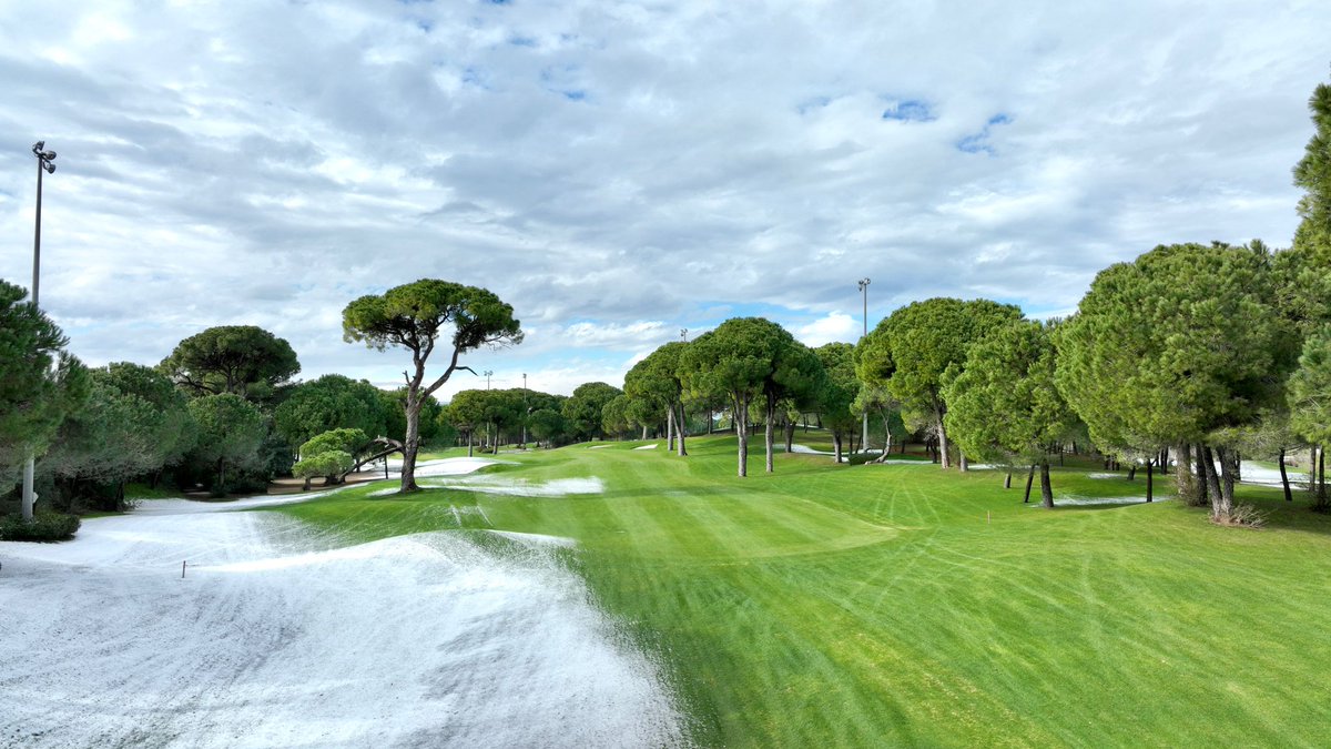 ❄️Montgomerie Maxx Royal painted in white... A rare winter view on the championship course as this is the first time in 29 years it snowed on Antalya and its surroundings. #snow #championshipcourse #MontgomerieMaxxRoyal @MaxxRoyal #MaxxRoyal #Belek #Antalya #Turkey