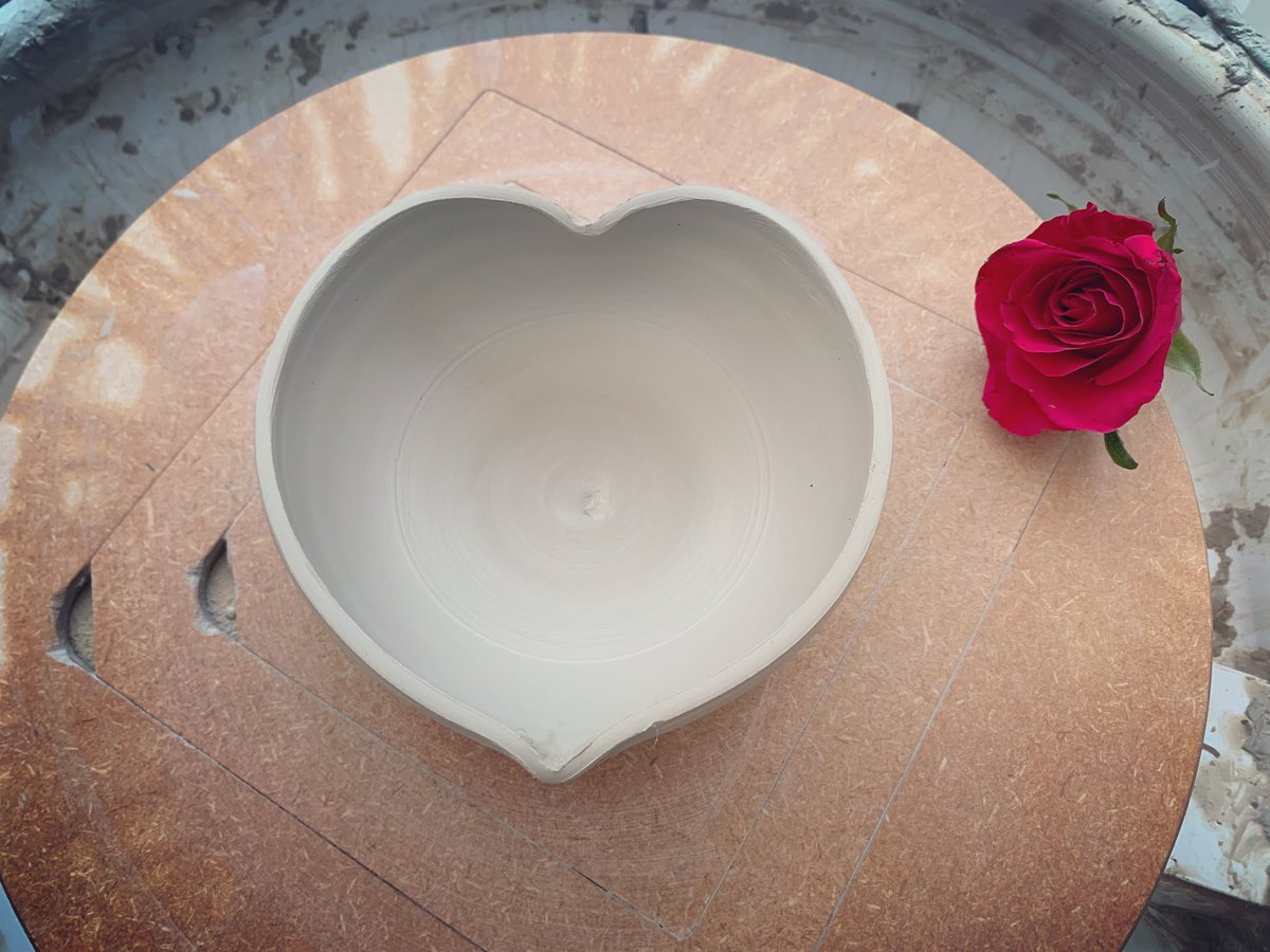 Dydd Santes Dwynwen Hapus, Happy St Dwynwen Day everyone. I thought I’d celebrate our Welsh Valentine’s Day by trying out a new shape, what do you think?
#madeinwales #ValentinesDay #santesdwynwen #pottery #handmade #ceramics #hearts #love