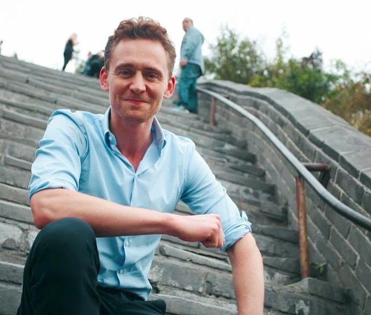 RT @bestoftwh: Tom Hiddleston in the promo for 'Thor: The Dark World' in Beijing. https://t.co/2ov7c5x9sn