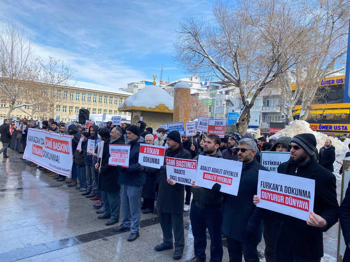 Mücadelemiz Devam Ediyor!

Gaziantepli Furkan Gönüllüleri, itikaf olaylarından dolayı gerçekleşen mahkemenin ardından yapılan zulmü dile getirmek adına #BasınAçıklaması gerçekleştirdiler. 

#Unutturmayacağız 
#YargıEliyleZulüm