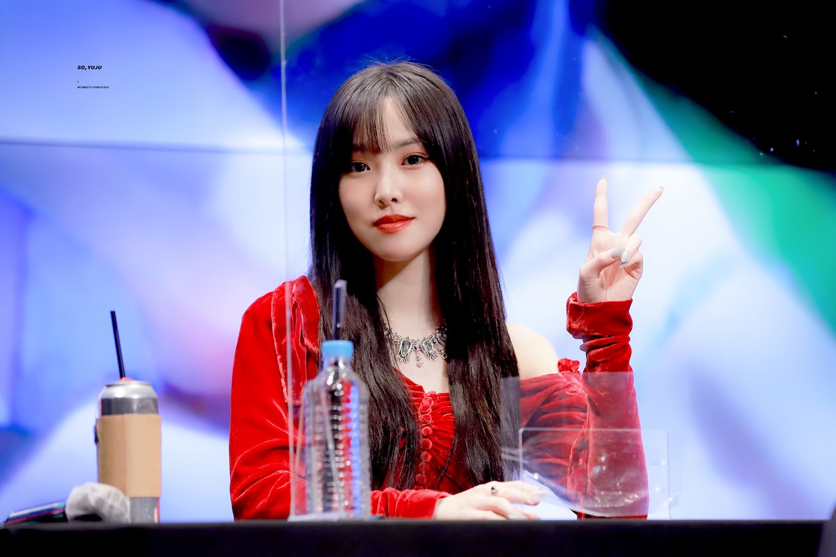So_Yuju's tweet photo. 220123 팬싸인회 유주
#유주 #YUJU 

🐶 https://t.co/F80cpH2hWZ https://t.co/aZRDBmkMmA
