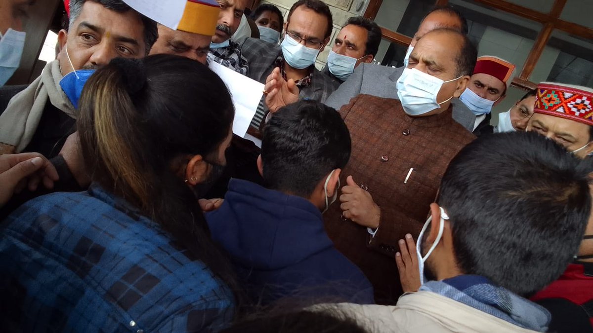 suhanaminhas's tweet photo. एनएसयूआई हमेशा की तरह छात्रों के हितों में आई आगे।एनएसयूआई ने हिमाचल प्रदेश तकनिकी शिक्षा विभाग के छात्रों की ऑनलाइन परीक्षा करवाने की मांग  को उठाया। जिसमें उन्होंने तकनीकी शिक्षा विभाग के छात्रों के माध्यम से आज जिला सोलन में मुख्यमंत्री जयराम ठाकुर को ज्ञापन सौंपा। https://t.co/Ff1vV4PlvE