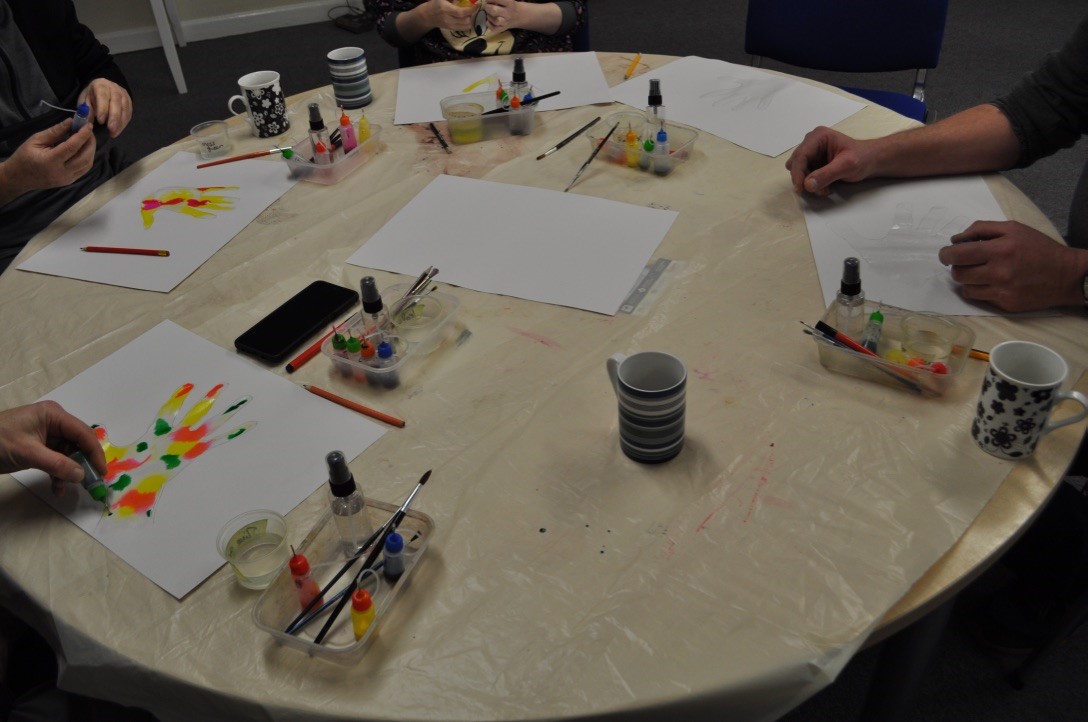 Dechrau da i'n prosiect hefo Ben a Mind yn y Rhyl #LlesCreadigol #IechydMeddwl <a href="/Celf_Cymru/">Cyngor Celfyddydau Cymru</a>  - Lovely start to our workshops with <a href="/ValeofClwydMind/">Vale of Clwyd Mind</a> Rhyl with <a href="/BenDavisCreate/">Ben Davis</a> #CreativeWellbeing #MentalHealth <a href="/Arts_Wales_/">Cyngor Celfyddydau Cymru | Arts Council of Wales</a>