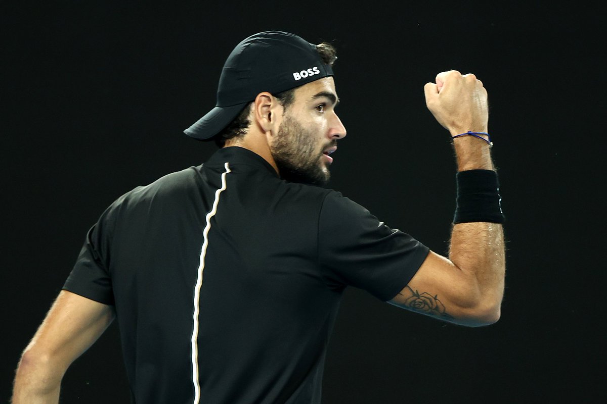 angelomangiante's tweet image. Altra splendida impresa!! Contenuti tecnici, mentali e fisici per battere #Monfils in 5 set. 
Sempre più in alto: 
-Finale a Wimbledon 
-Semifinale US Open 
-Quarti al Roland Garros 
Semifinale ora agli #AusOpen contro la leggenda Nadal. 
Vola nella storia Matteo!!
#Berrettini ♥️