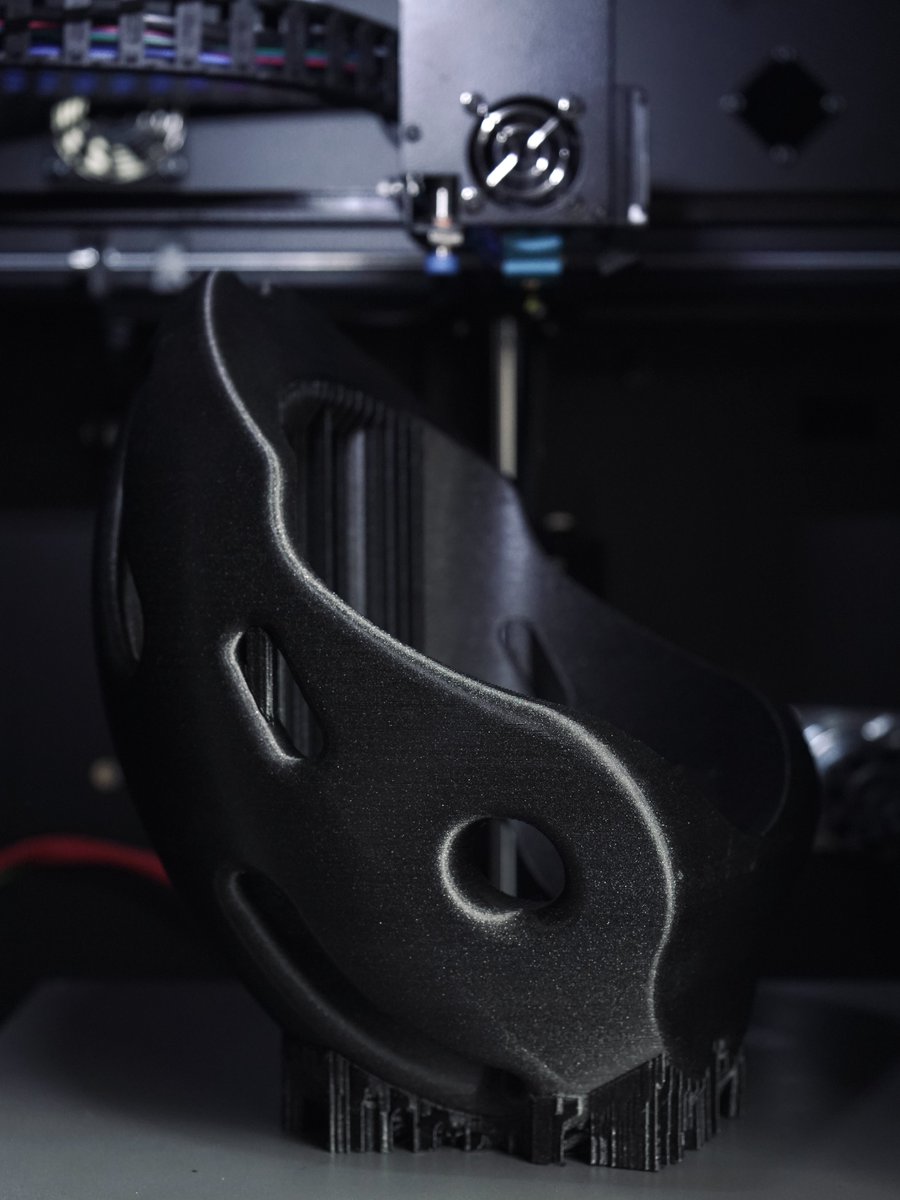 Caschetto da ciclismo realizzato in PETG caricato alluminio.
#kentstrapperfamily