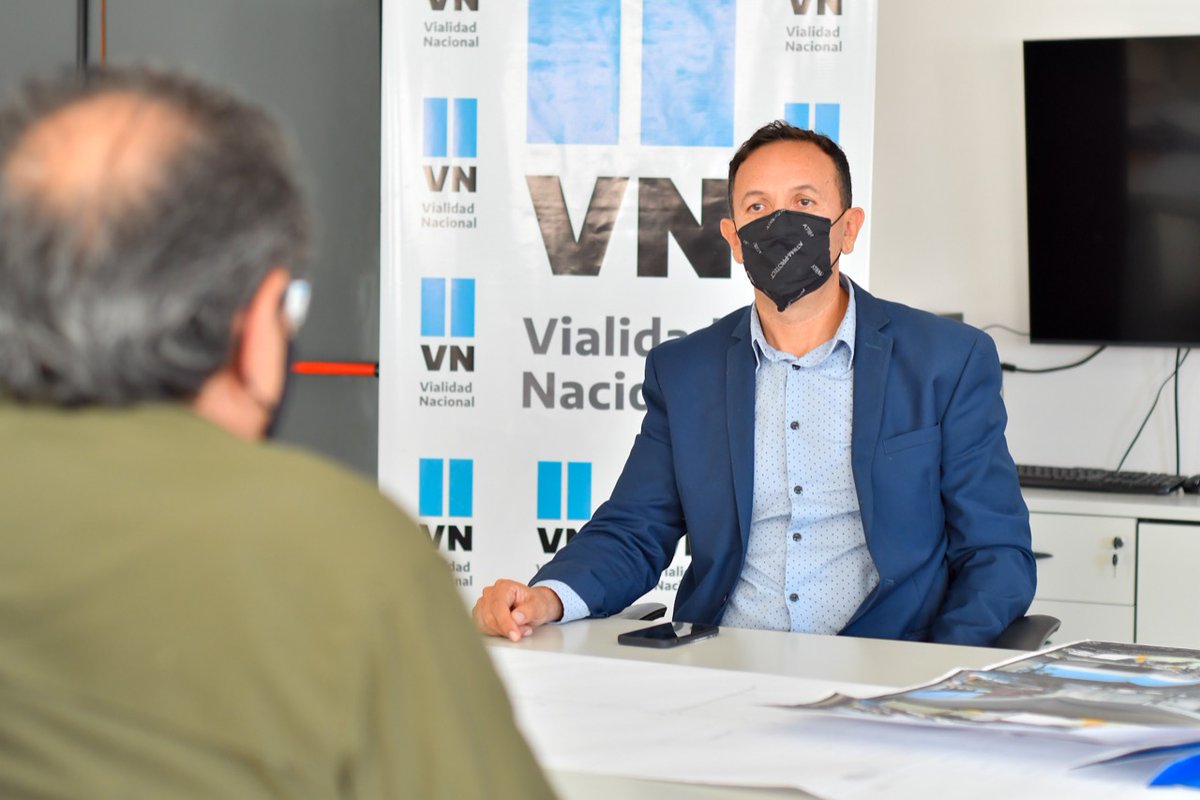 TWAMADERNA's tweet photo. Junto a Julio Otero de Vialidad Nacional repasamos las obras de acceso necesarias para el Centro de información del Dino que realizaremos con fondos del @TurDepAR.
Con una planificación adecuada potenciamos los atractivos turísticos locales.
#TenésTurismo
#TenésTrelew https://t.co/EJ6CupGbhA