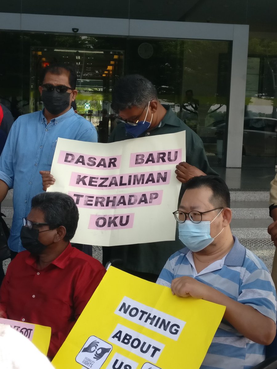 apostropheizz's tweet photo. Today I went to protest the implementation of JKM Pay alongside PSM, ILTC, MILAD, and many more. For those unaware, JKM Pay is a system that robs disabled people of our allowance and forces us to shop only at JKM Panel Shops. This strips us of our autonomy and freedom. https://t.co/HJmtixQNYI