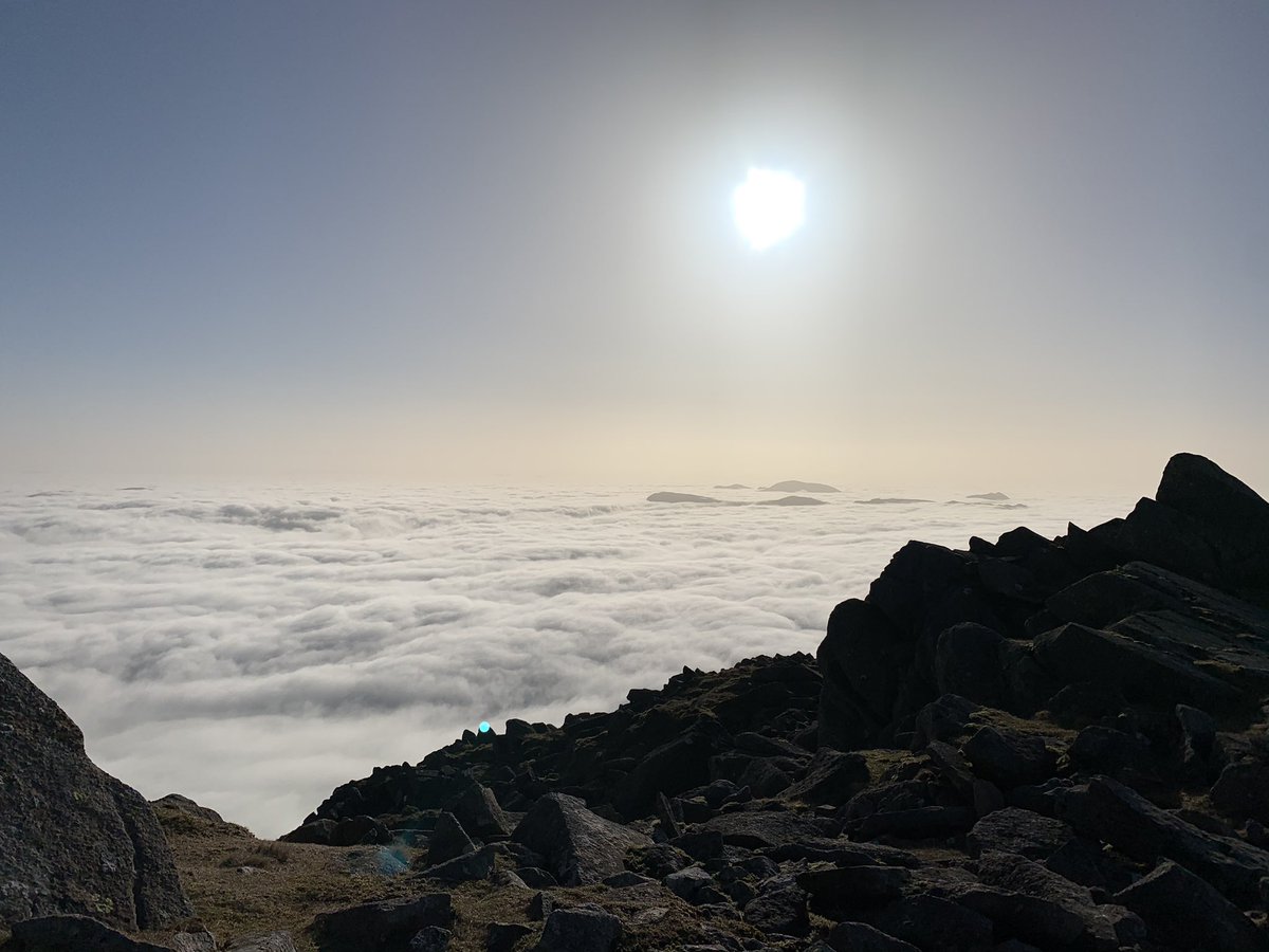 Rayofsun_88's tweet photo. Incredible cloud inversion over Moel Siabod yesterday! Even got a glimpse of my first ever Brocken Spectre!! 😍

#snowdonia #cloudinversion #moelsiabod #solohike #scrambling 
@visit_snowdonia https://t.co/l3VQZvN0hy