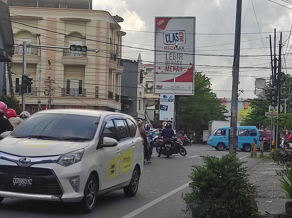 Tabe' <a href="/Daeng_Info/">Daeng Info</a> adami 3 hari ini traffic light S.Saddang - Veteran mati.