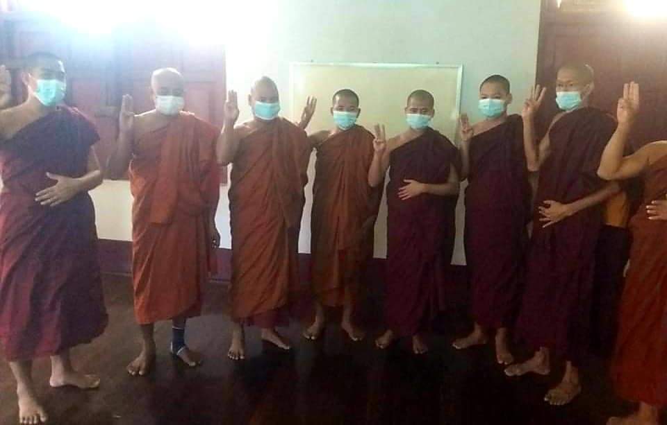 Anti-coup revolutionary domestic strike by Mandalay's Monks Union as usual. 🪧  #2022Jan25Coup #WarCrimesOfJunta #WhatsHappeningInMyanmar