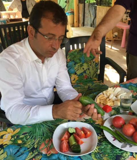 İBB'nin tuzunu salatasına kattı.