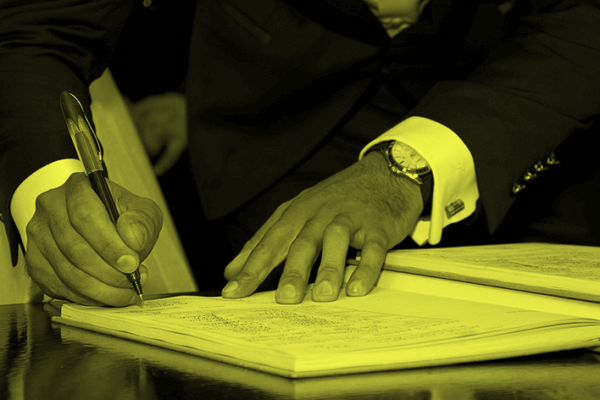 LesSurligneurs's tweet photo. 🗳 Pour désigner le candidat qu’il parrainera, le maire de Sainte-Anastasie-sur-Issole (Var) lance une consultation des électeurs.

🔎 Illégal ? 

👉 https://t.co/q1VAmMYJyz https://t.co/PmfddQO4fa