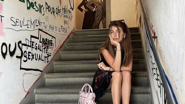VOGUESPO's tweet photo. — the upcoming semester will be filled with study dates at cafés, museum visits, tons of coffee, reading, new friends, organization, &amp; self care https://t.co/4GqM6a4XQH