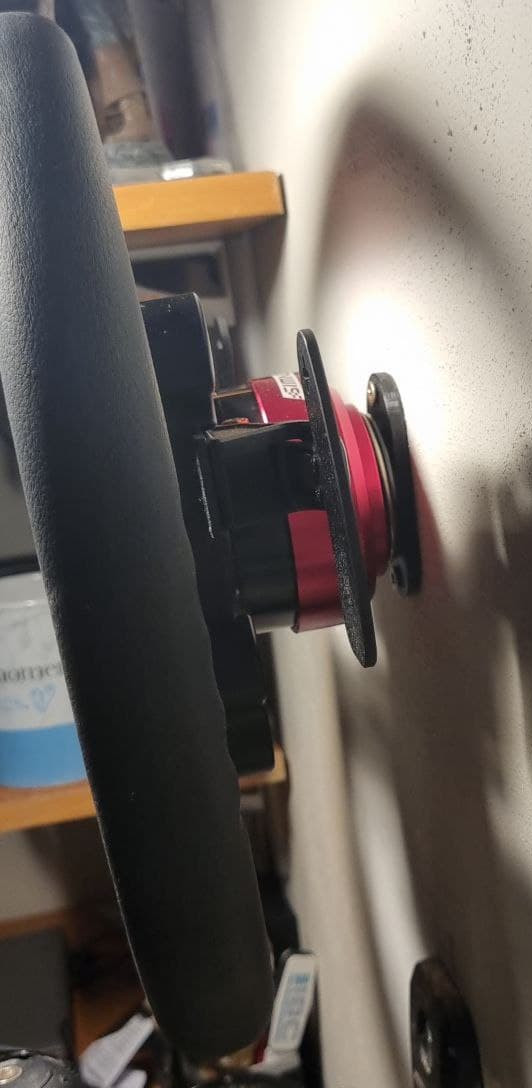 Dos nuevos accesorios, un soporte para moviles para bases Fanatec y un soporte para volantes de Simagic o volantes que usen el mismo QR que Simagic. Dos chuches nuevas, espero que sean útiles 🙂

Soporte Fanatec: tomyracing.com/index.php?lang…

Soporte Simagic: tomyracing.com/index.php?lang…