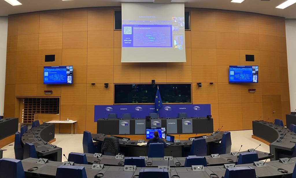 Jeunes_gouv's tweet photo. #PFUE2022 | 🇫🇷🇪🇺 La conférence européenne de la #Jeunesse se poursuit aujourd'hui par des ateliers de travail thématiques rassemblant jeunes et décideurs politiques pour une Europe durable et inclusive. #EUYouthConf #EYCS https://t.co/WwJVp5en0l