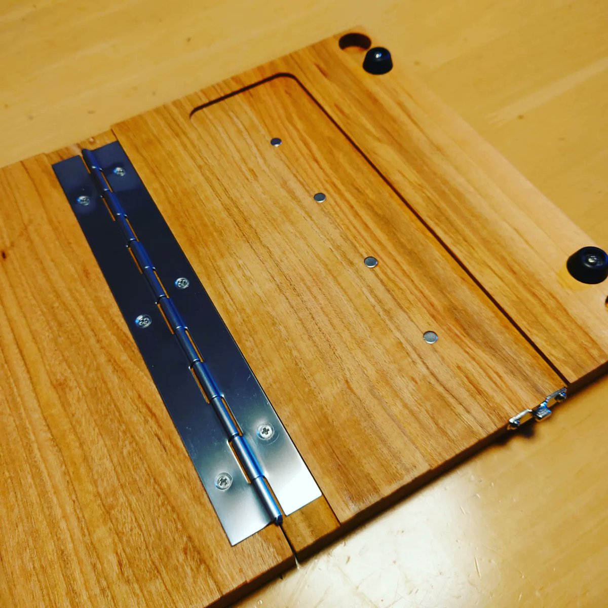 またまた徳井さんから届きました(笑)。 包丁を外へ持ち出すのに何