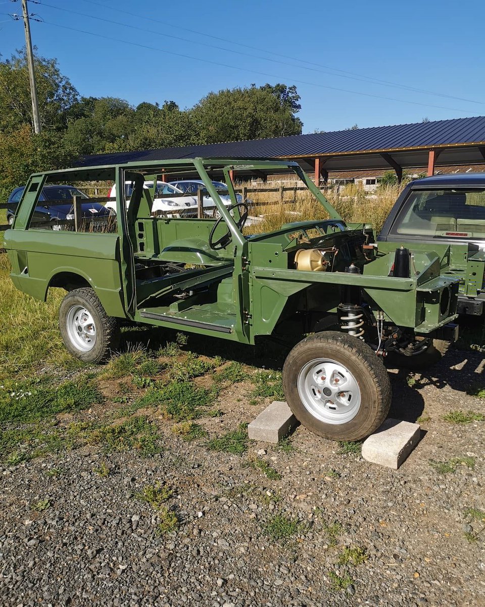 acespeed72's tweet photo. Our latest project entering workshop is our very early Suffix A Range Rover with interesting celebrity ownership and very interesting story about to be made public...This will be our new tow car and company runabout... #RangeRover #Acespeed #celebrityowner #JaguarLandRover #Ace https://t.co/ed0rvdRJNk