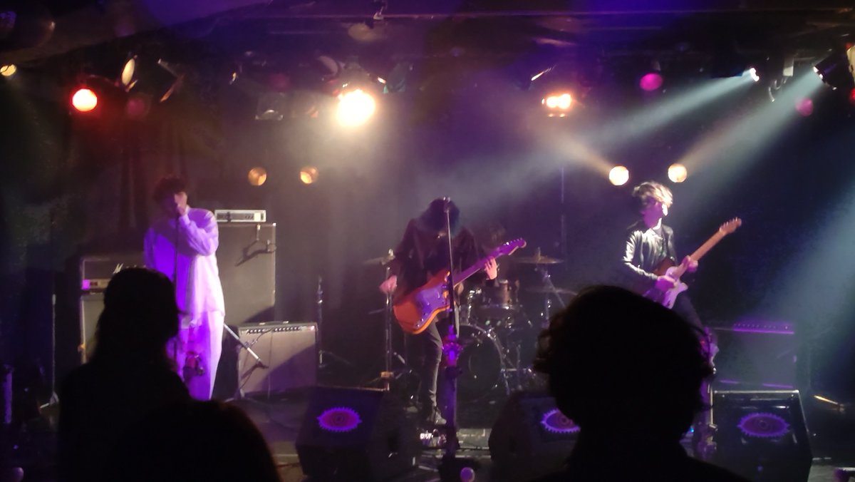 murasakibotan_'s tweet photo. 2.THE SECOND HONEY

以前Neuralsに呼んでくださった大親友のTHE SECOND HONEY。

バンドセットの演奏でより肉体的になった楽曲たちに酔いしれます。 https://t.co/ooRDbcJGGg