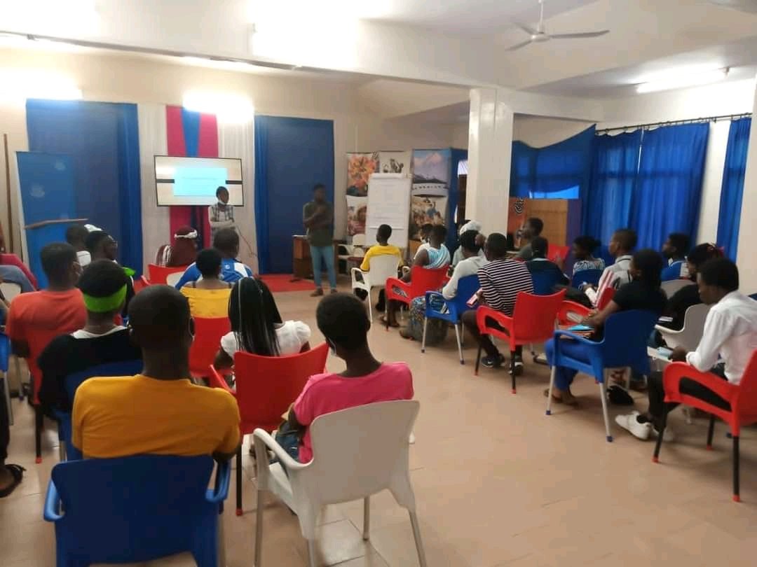 CornerUl's tweet photo. it was insightful and everyone got the chance to express their points of view on this sensitive topic.

Led by Marcel Amenkey and Lydia Koussawo

Stay safe ✌️ 2/2
#AmericanSpace #conversation https://t.co/OZ9LkAfBkx