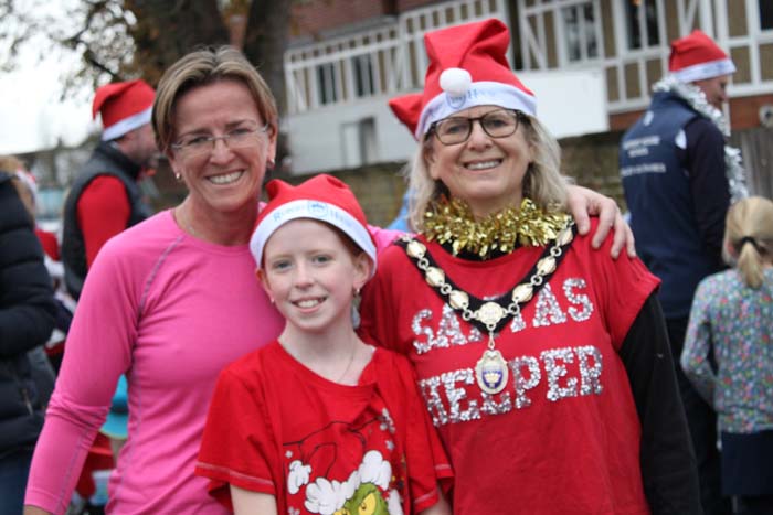 Christmas Run 2022 Maryland Henley Herald On Twitter: "Mayor's Events Raise £2500 For Charities -  Https://T.co/Tk1Nwrvnaj #Henley @Sarahlmiller19 @Henleypoppies @Rftdhenley  @Henleyplastic Https://T.co/Jwkx6I8Kkn" / Twitter