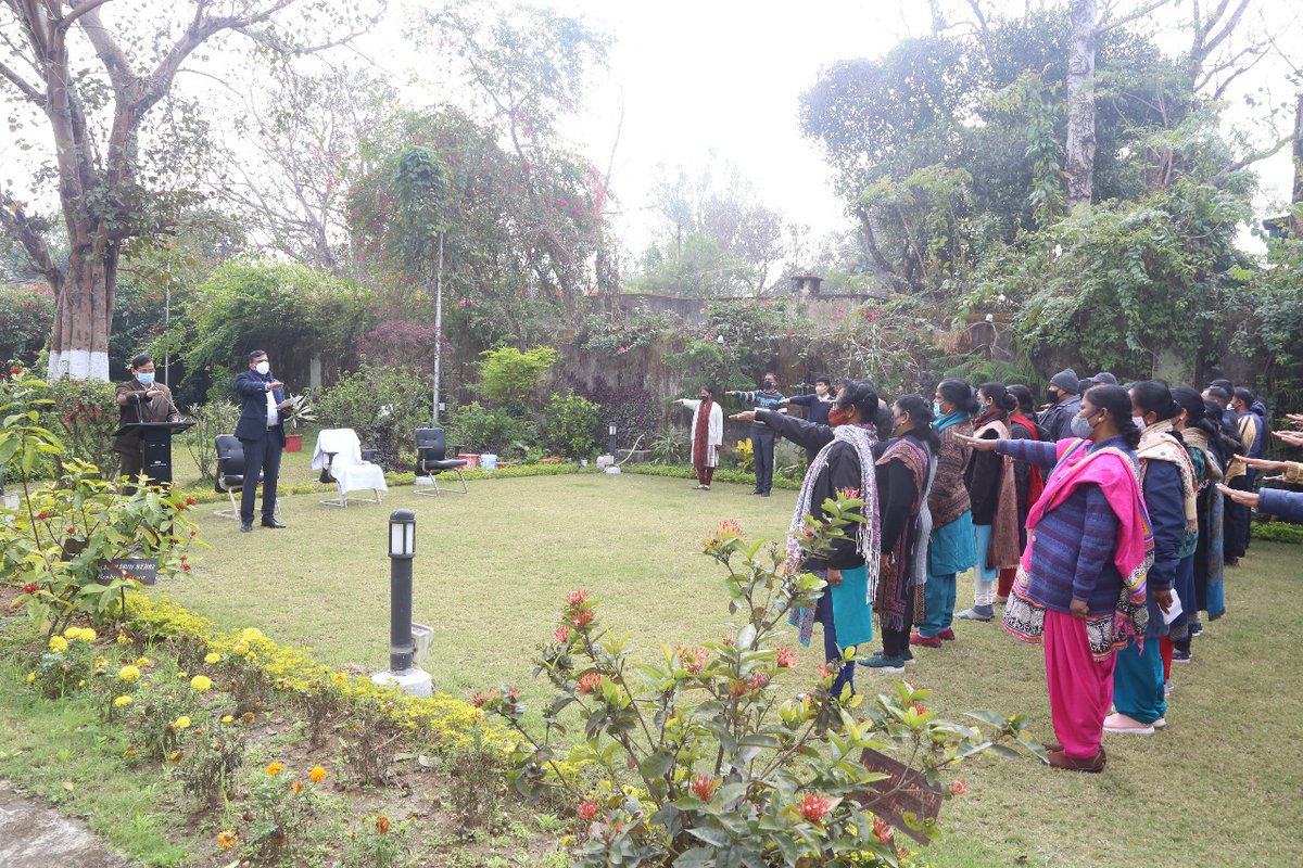 JharkhandCID's tweet photo. #NVD2022 Some Photographs of Pledge for National Voter's Day 2022 in CID, Jharkhand https://t.co/KaOMCkKTMt