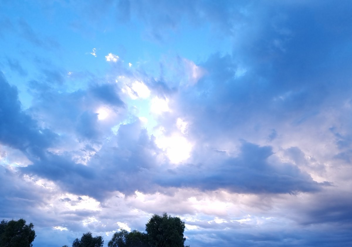 Badron88's tweet image. Random photo of some clouds. Thought they looked cool